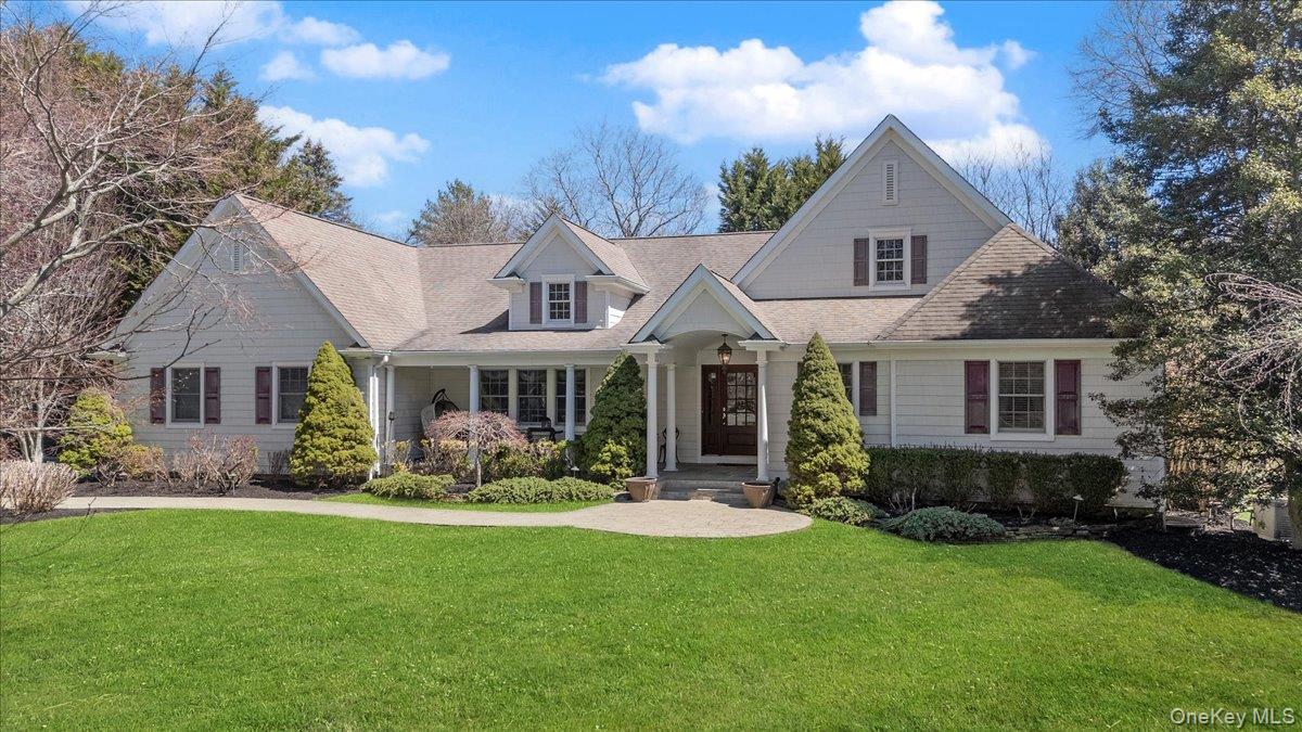 2 Memas Court, Dix Hills