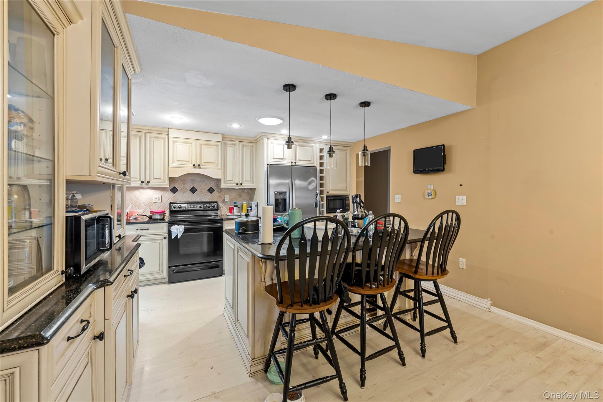 147 Horseblock Road — photo 4