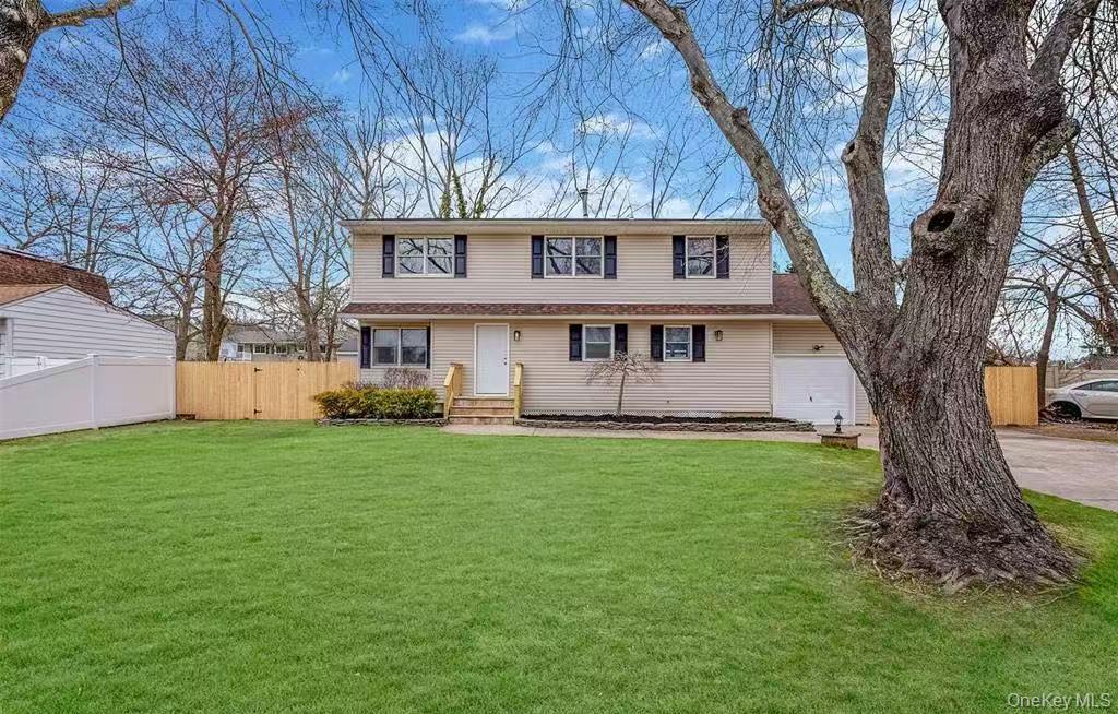 5 Lehigh Avenue, Centereach