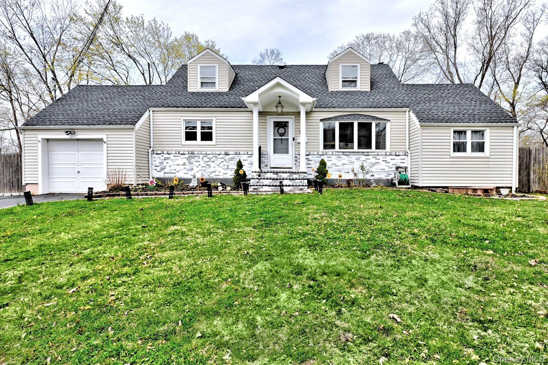 12 Bruce Lane — photo 2
