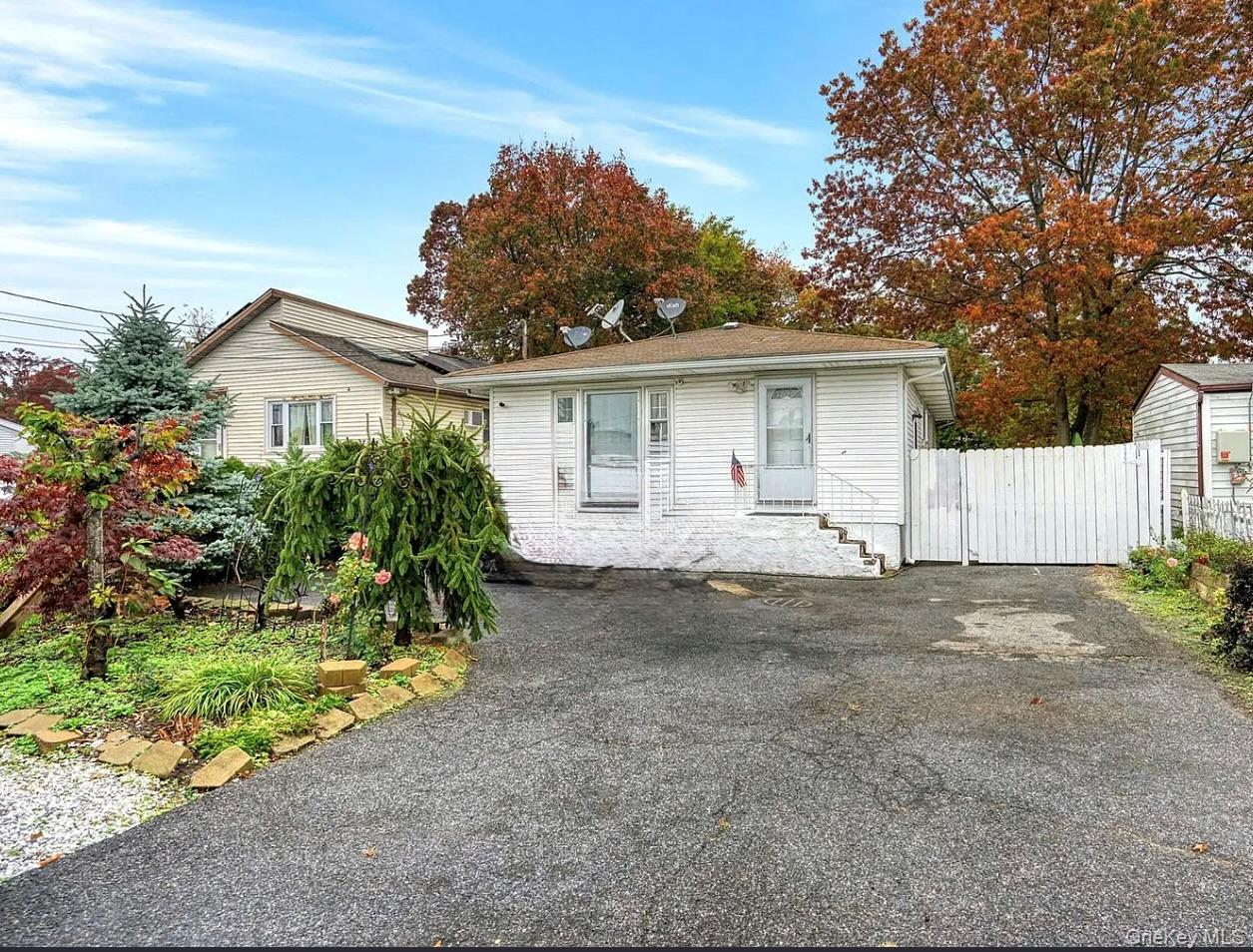 43 Johnson Avenue — photo 2