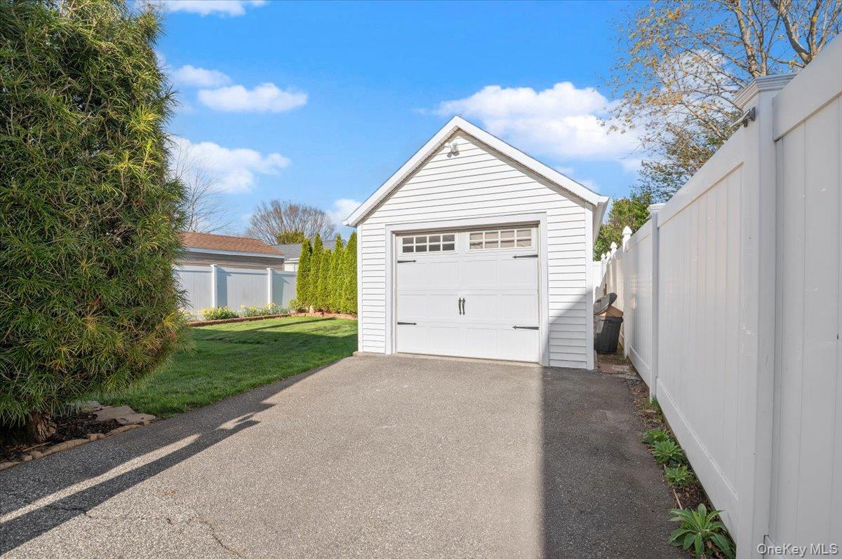 13 Spruce Street — photo 25
