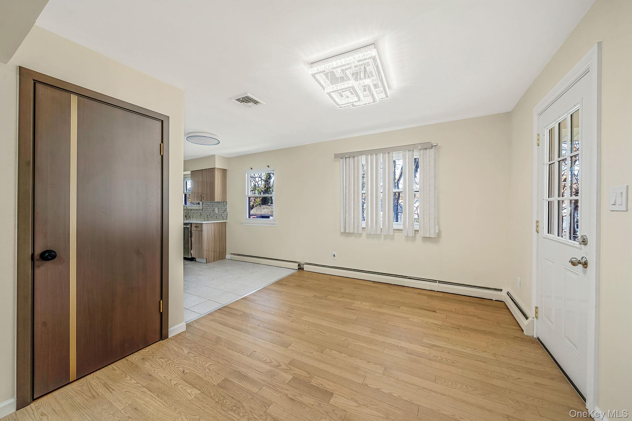 45 Roslyn Road — photo 8