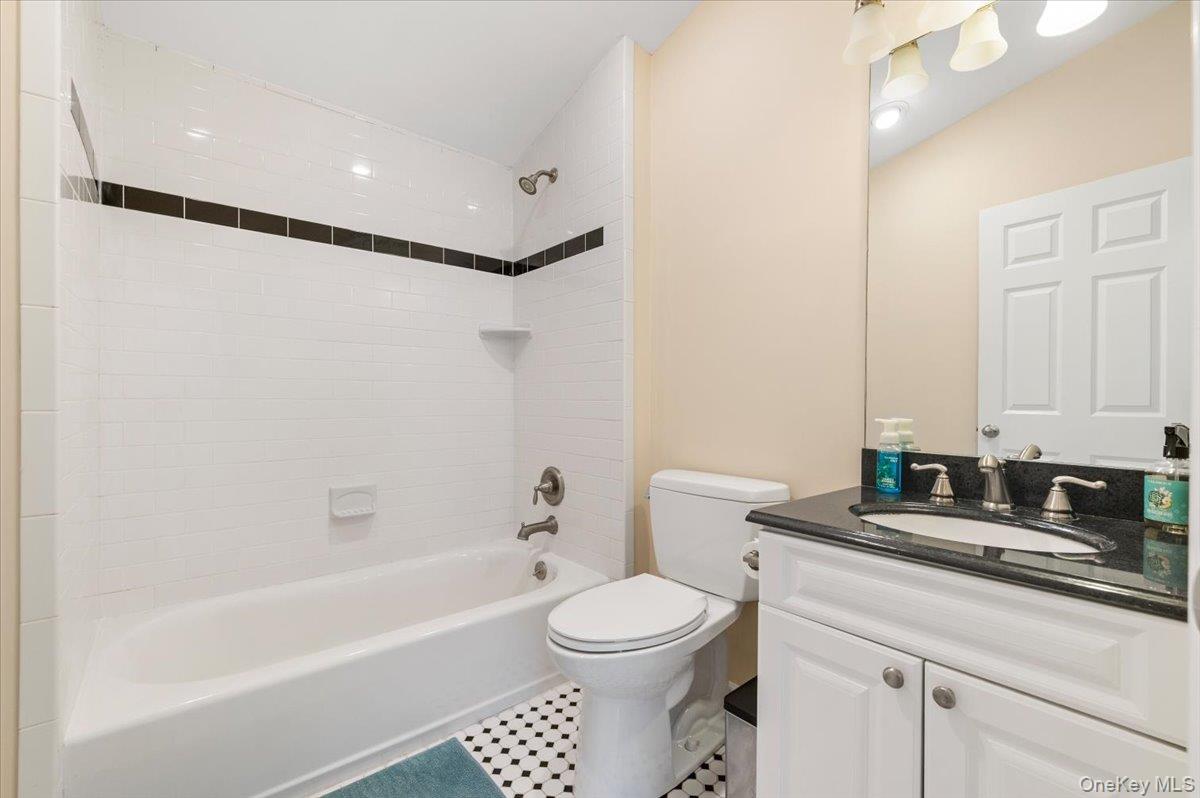 10 Maple Road — photo 19