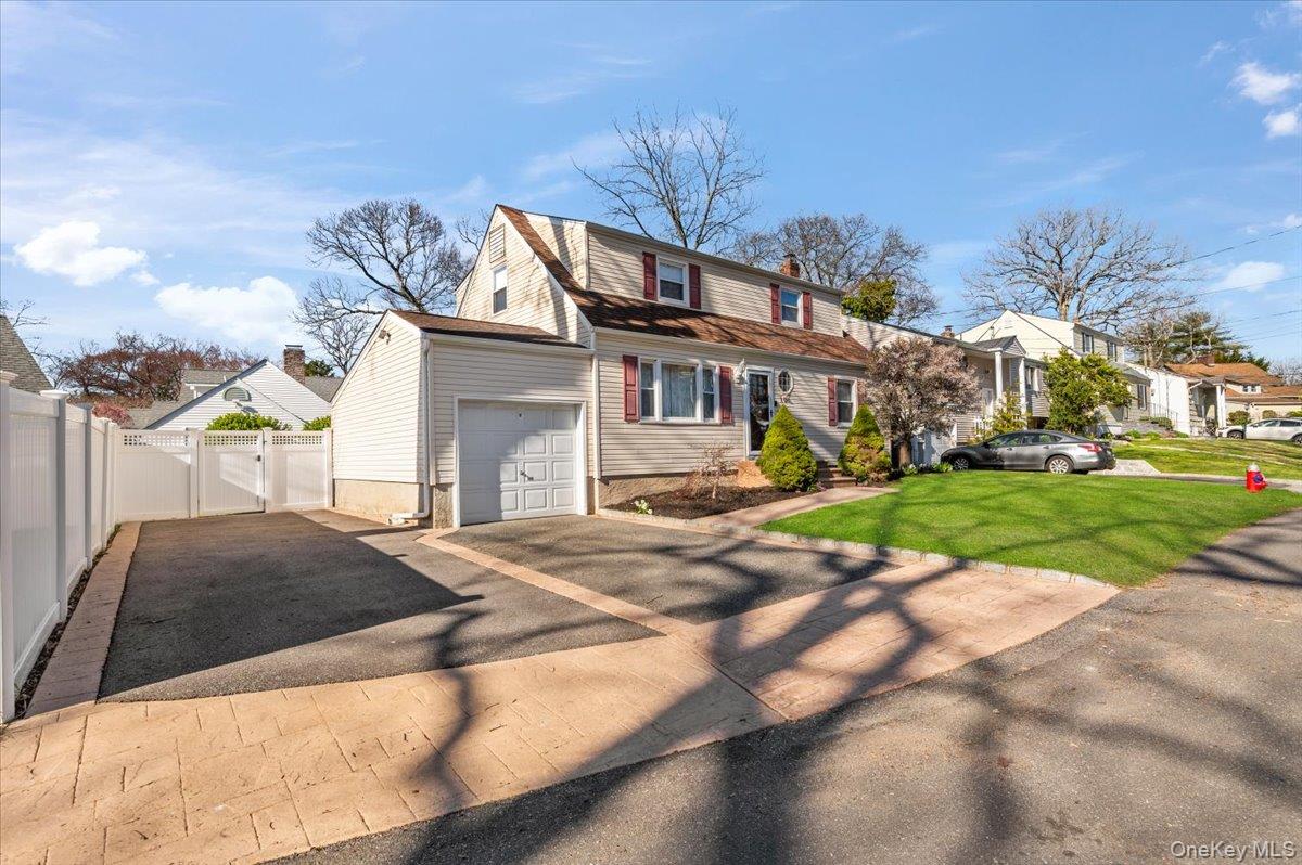 10 Maple Road — photo 2
