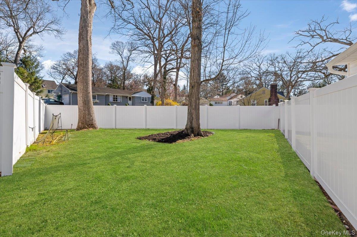 10 Maple Road — photo 27