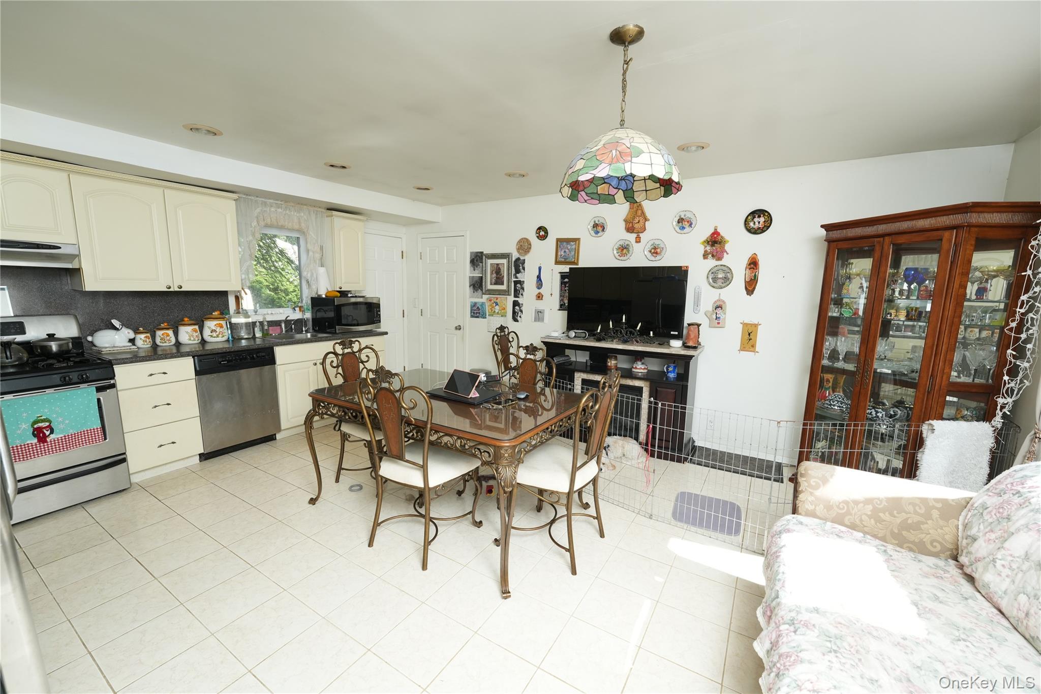 368 Merrifield Avenue — photo 8