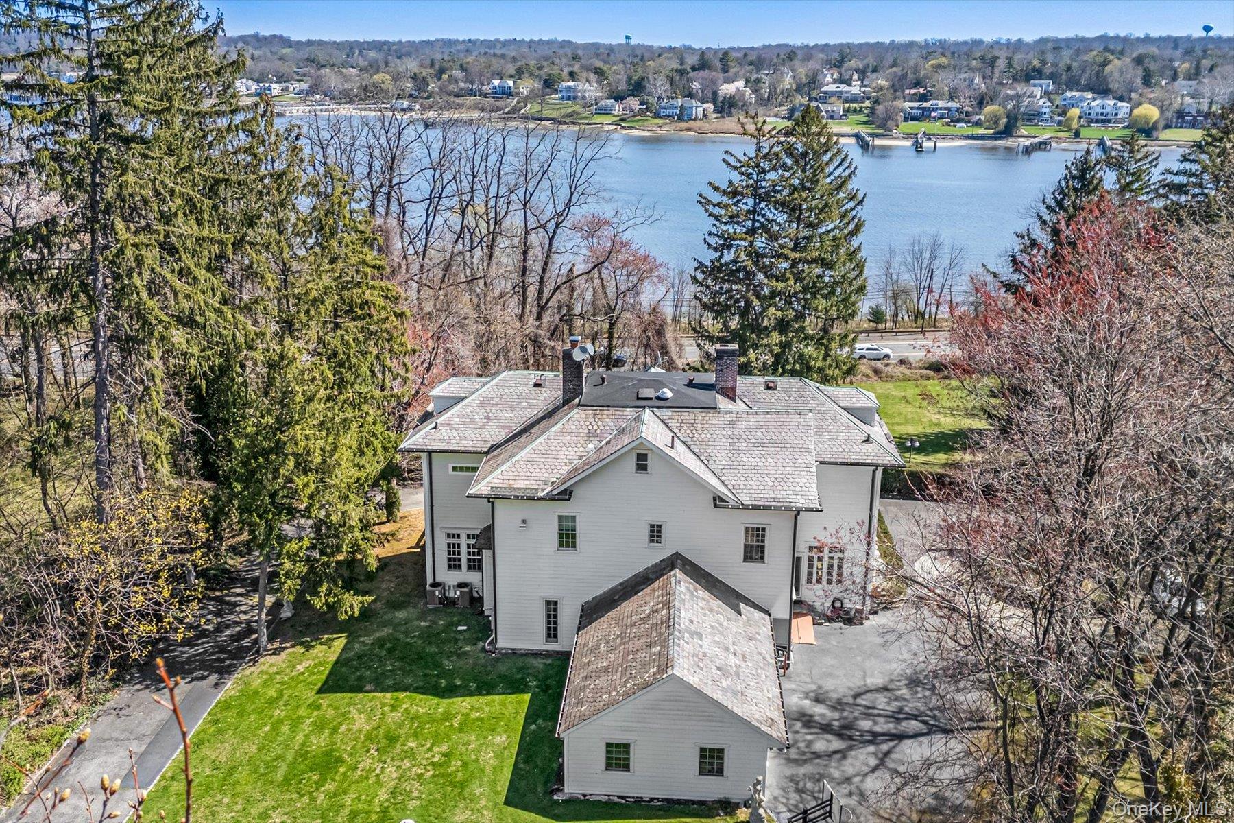 365 Shore Road — photo 40