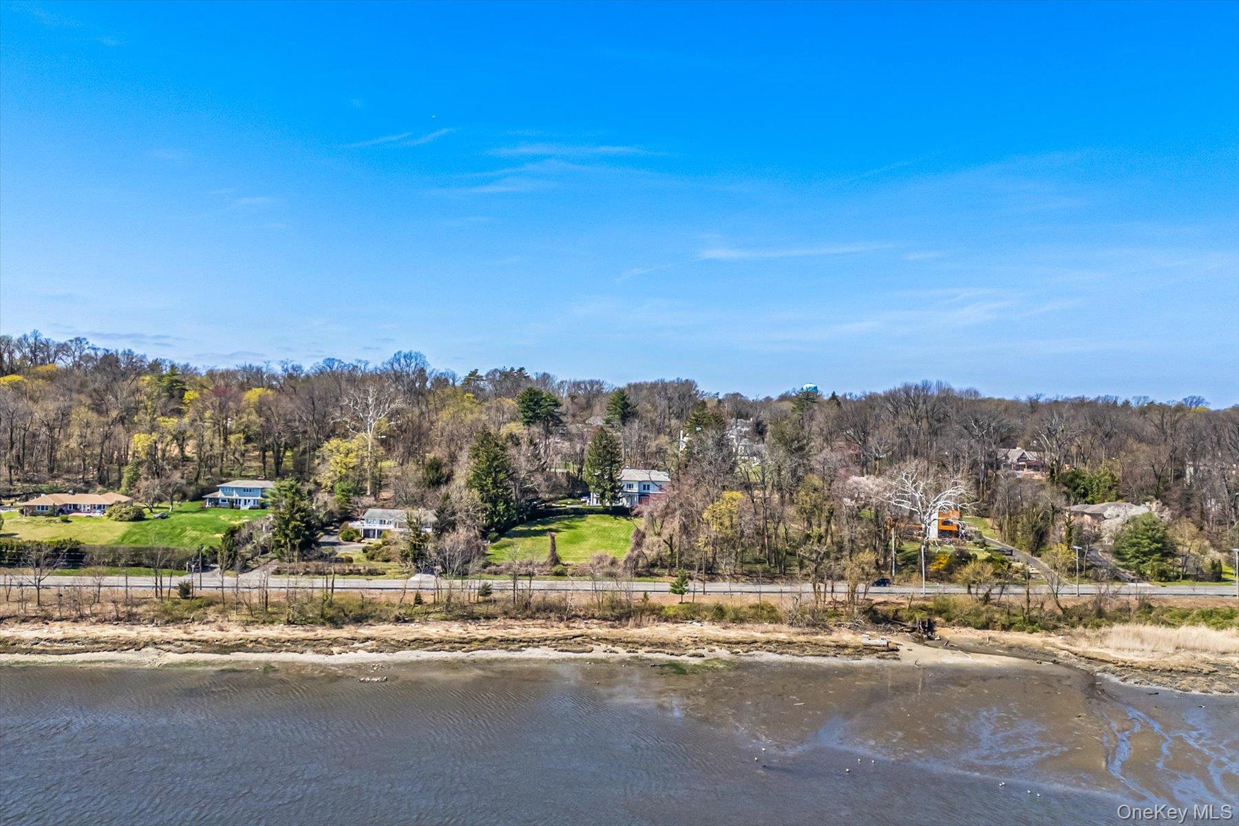 365 Shore Road — photo 8