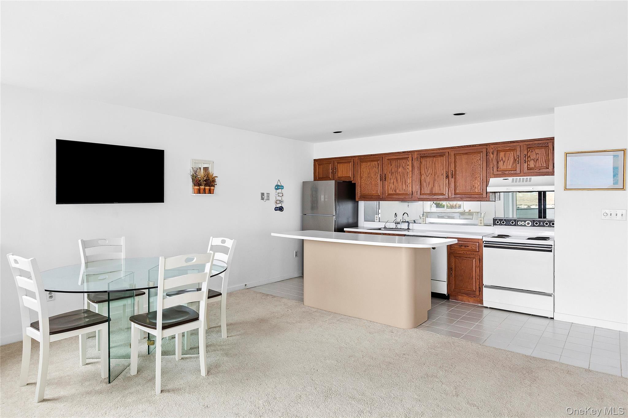 261 Dune Road #5 — photo 3