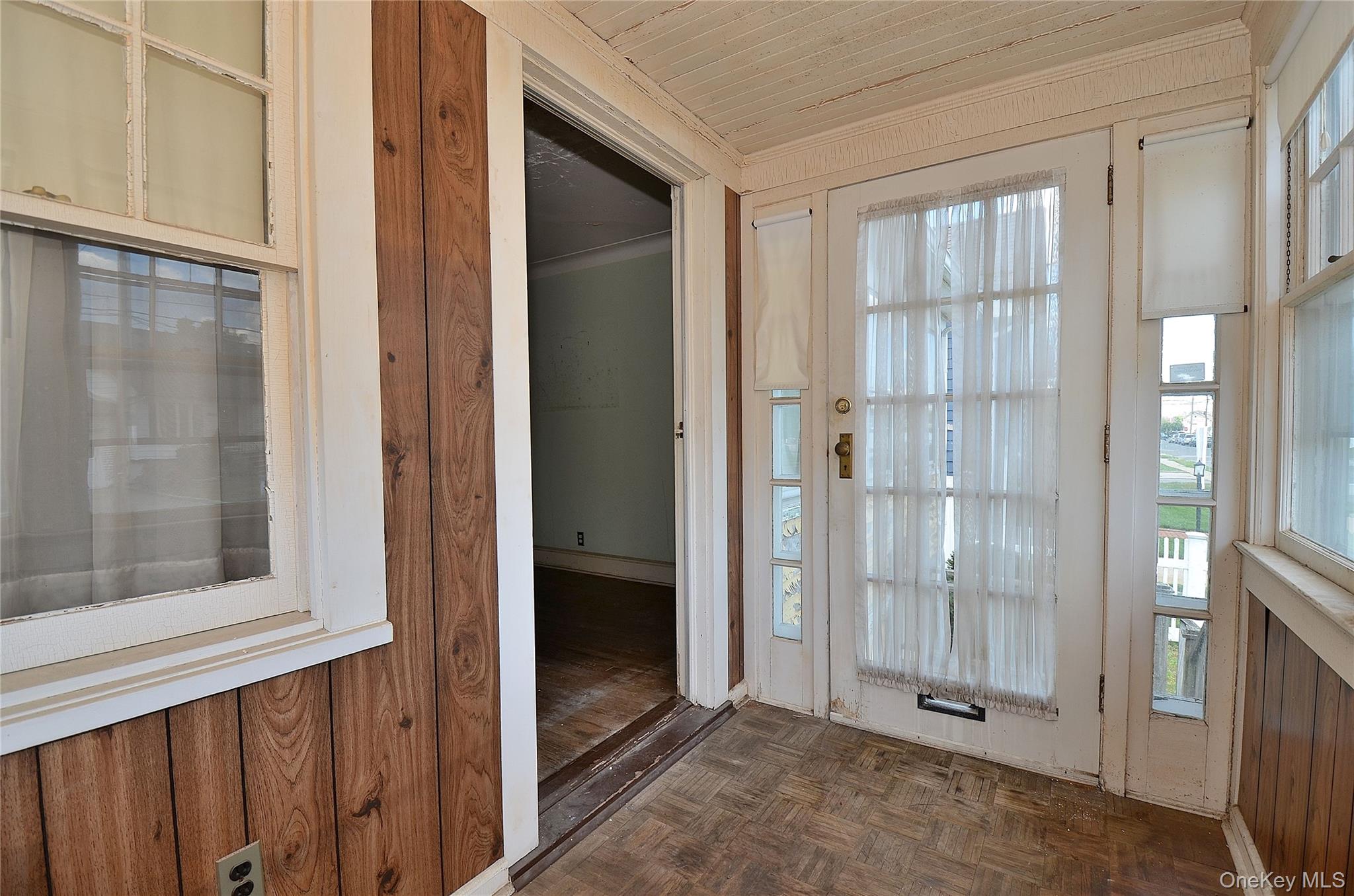 2586 Riverside Drive — photo 6