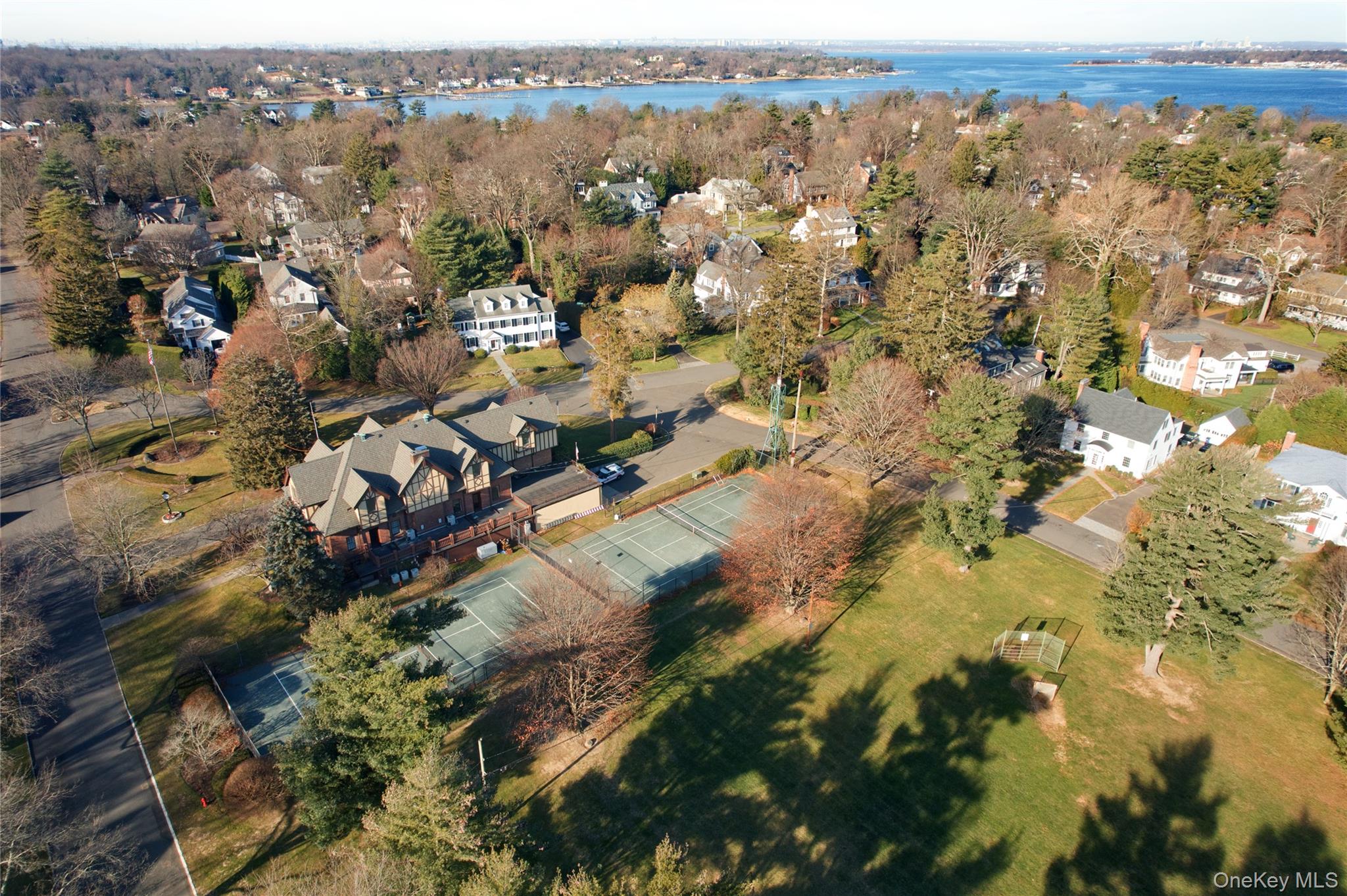 25 West Drive — photo 48