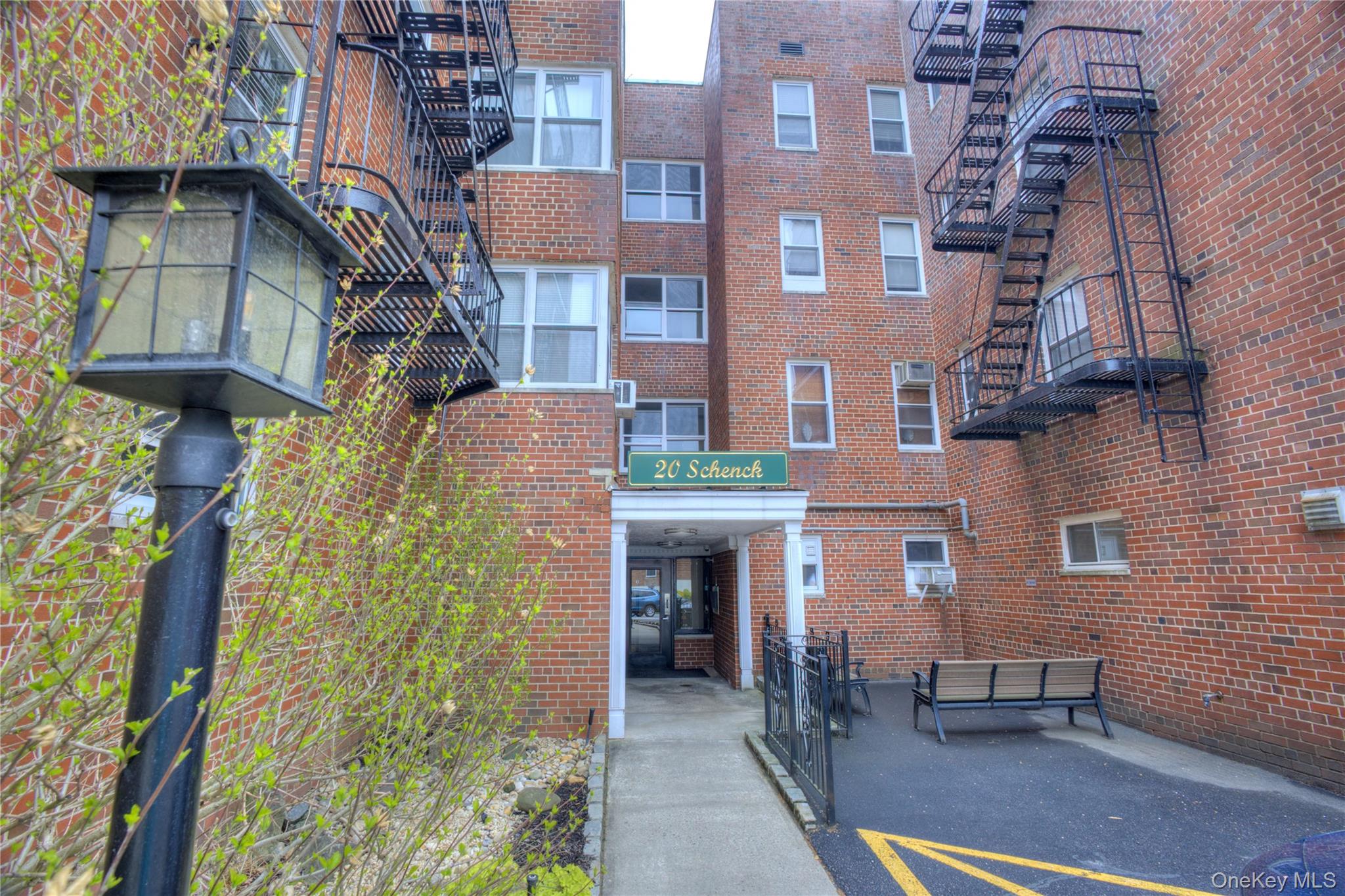 75 Middle Neck Road #4-G — photo 3