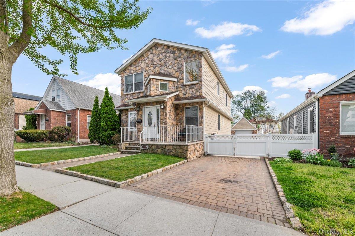 17428 Pidgeon Meadow Road, Fresh Meadows