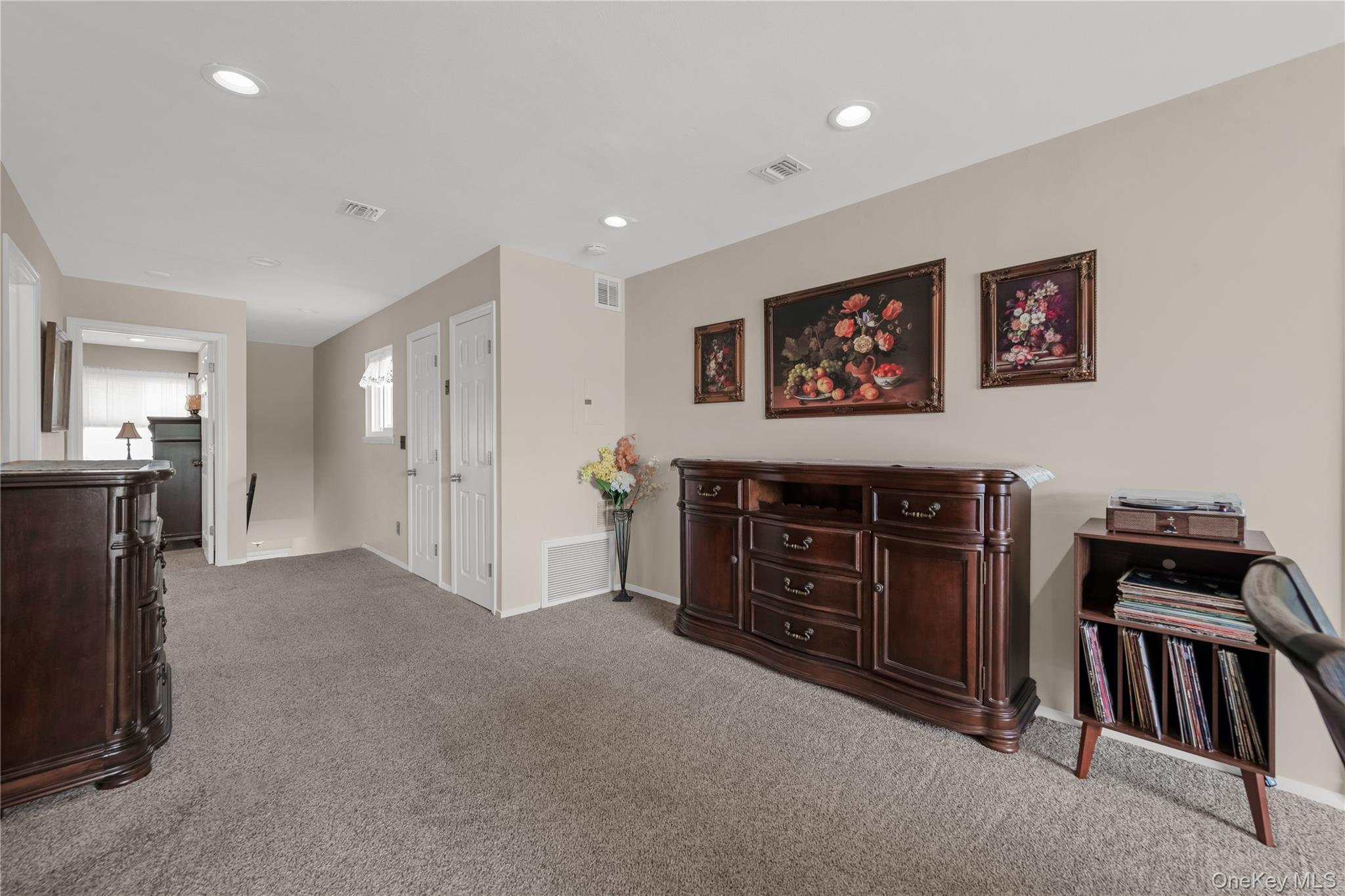 41 Cambridge Drive — photo 3