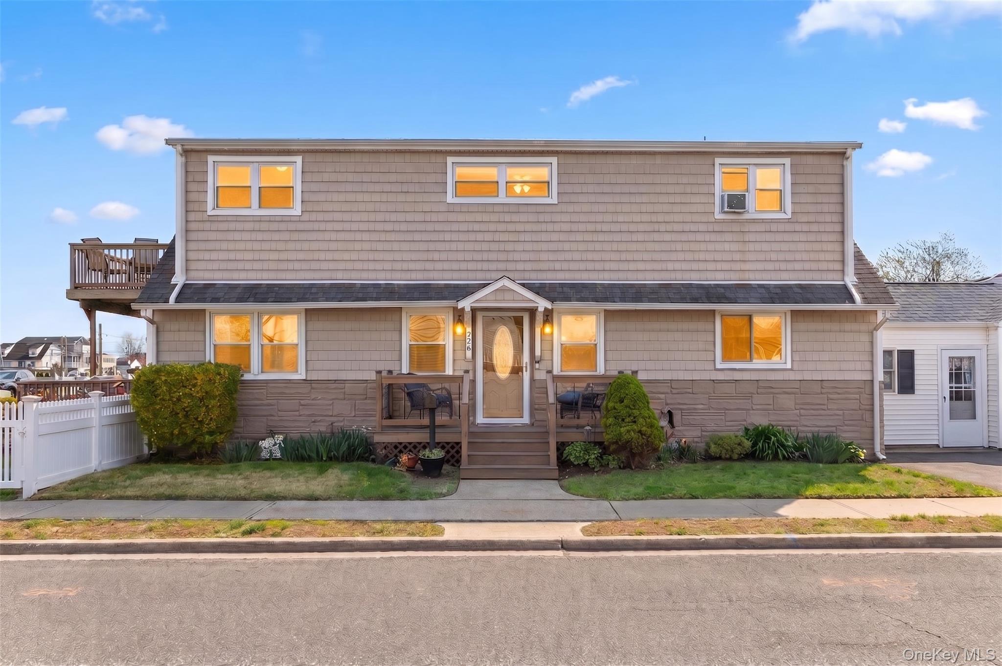 228 Riviera Drive, Lindenhurst