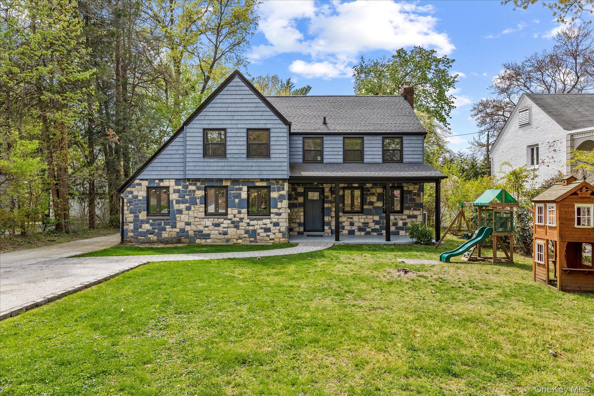 11 Brook Lane, Great Neck
