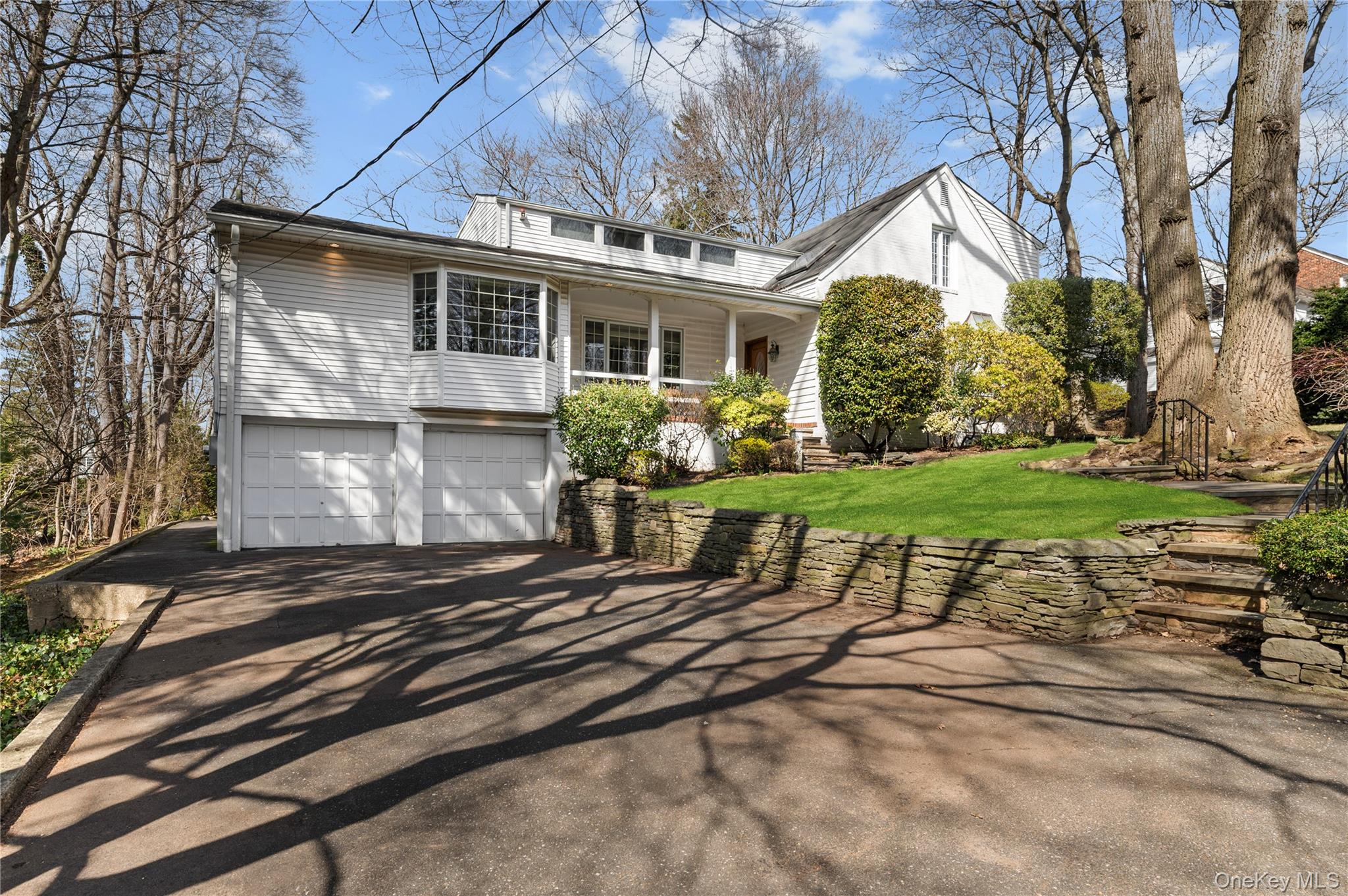 2 Hickory Hill, Roslyn