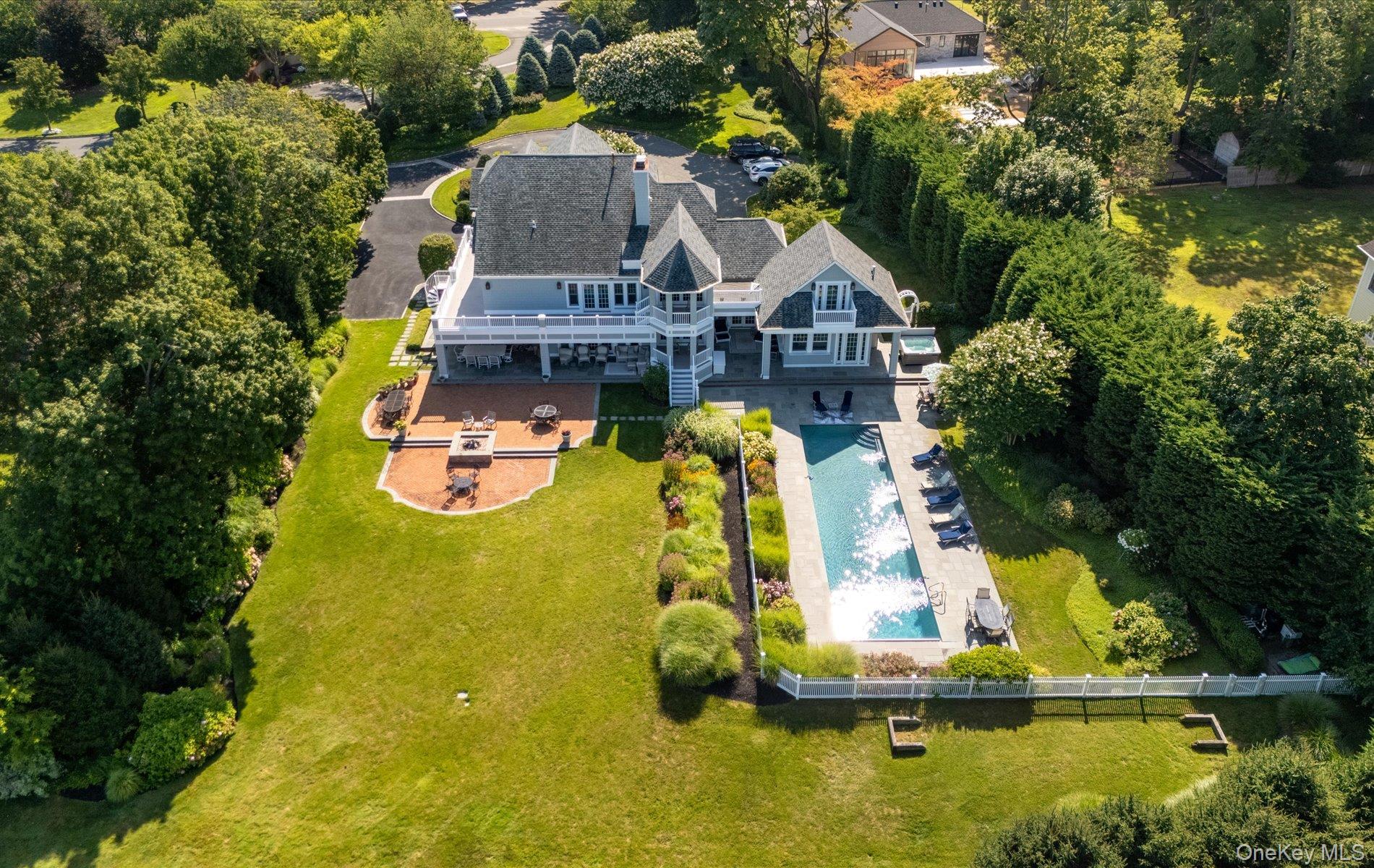1 Pembroke Drive, Glen Cove