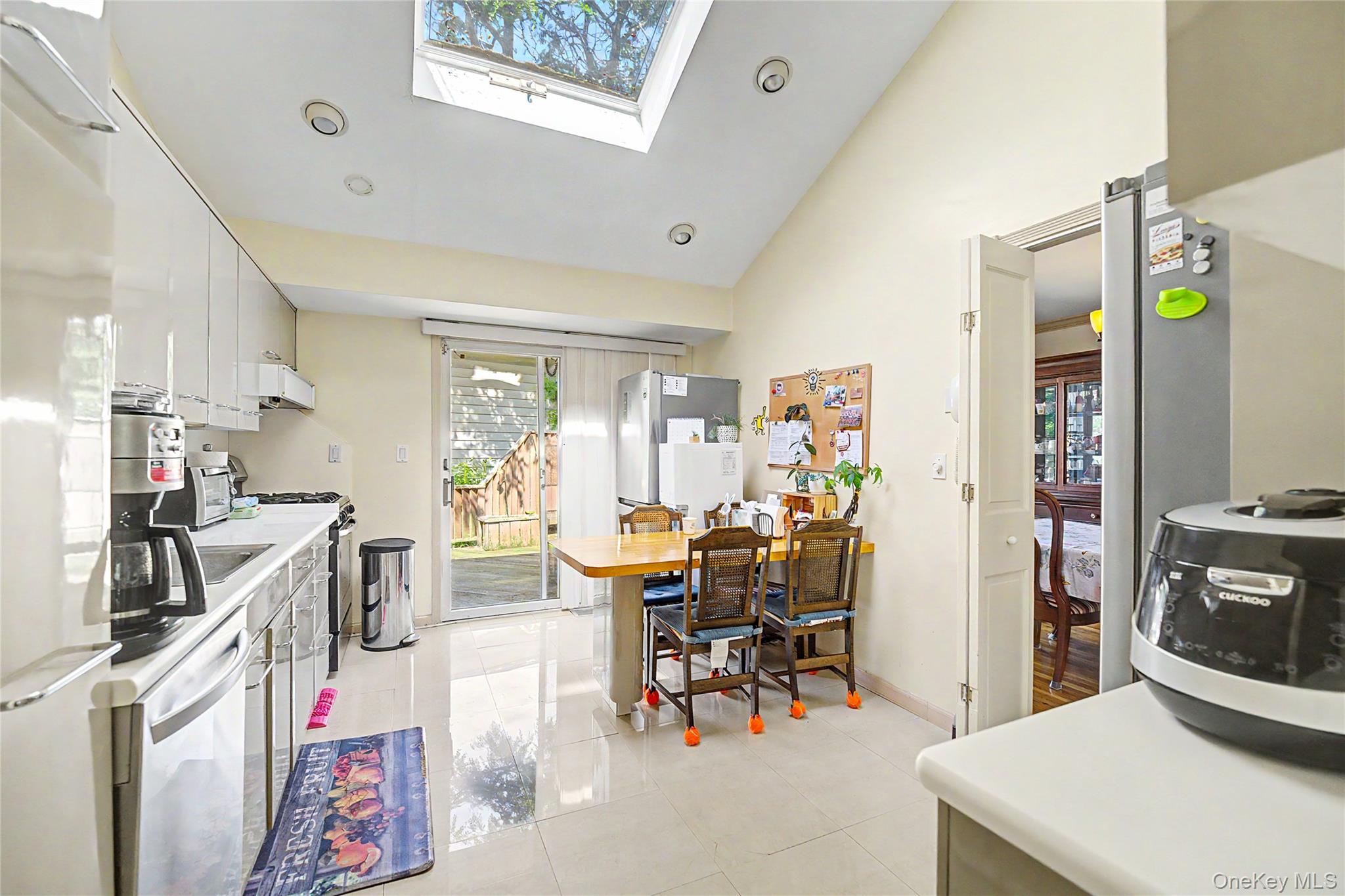 105 Serpentine Lane — photo 12