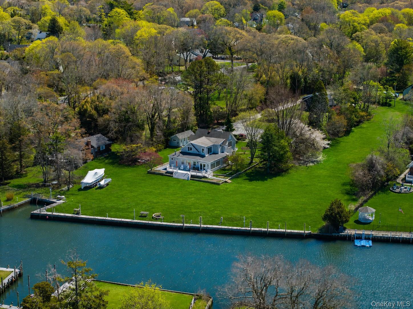 60A Union Avenue, Center Moriches