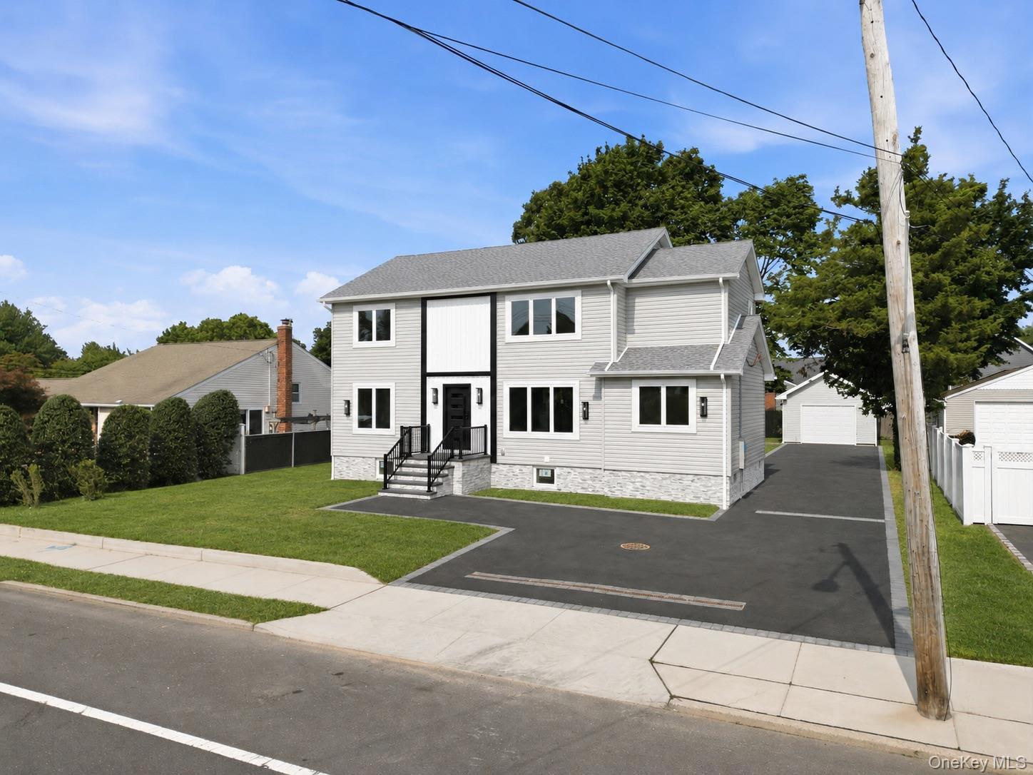 136 Udall Road, West Islip