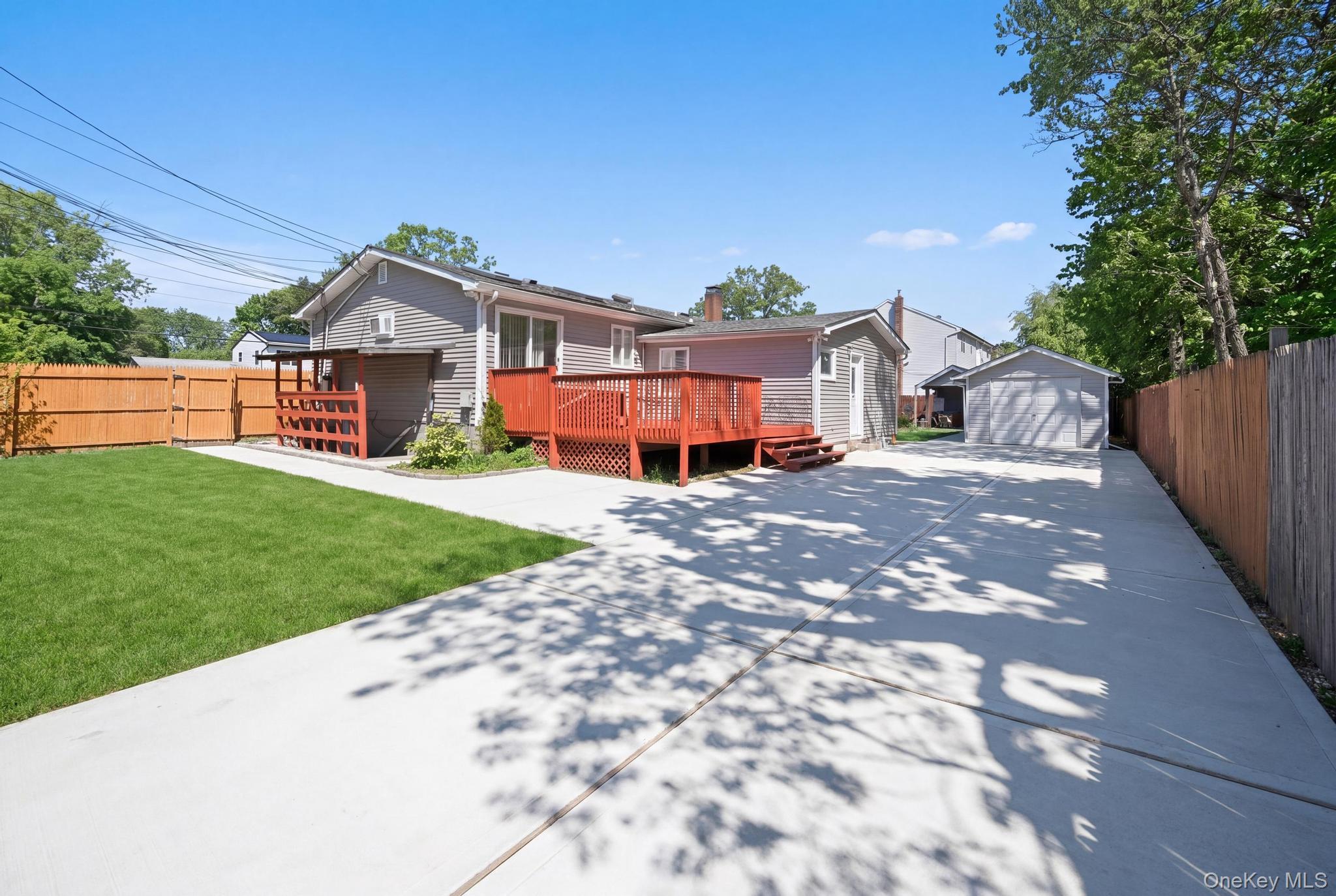 683 Broadway — photo 16