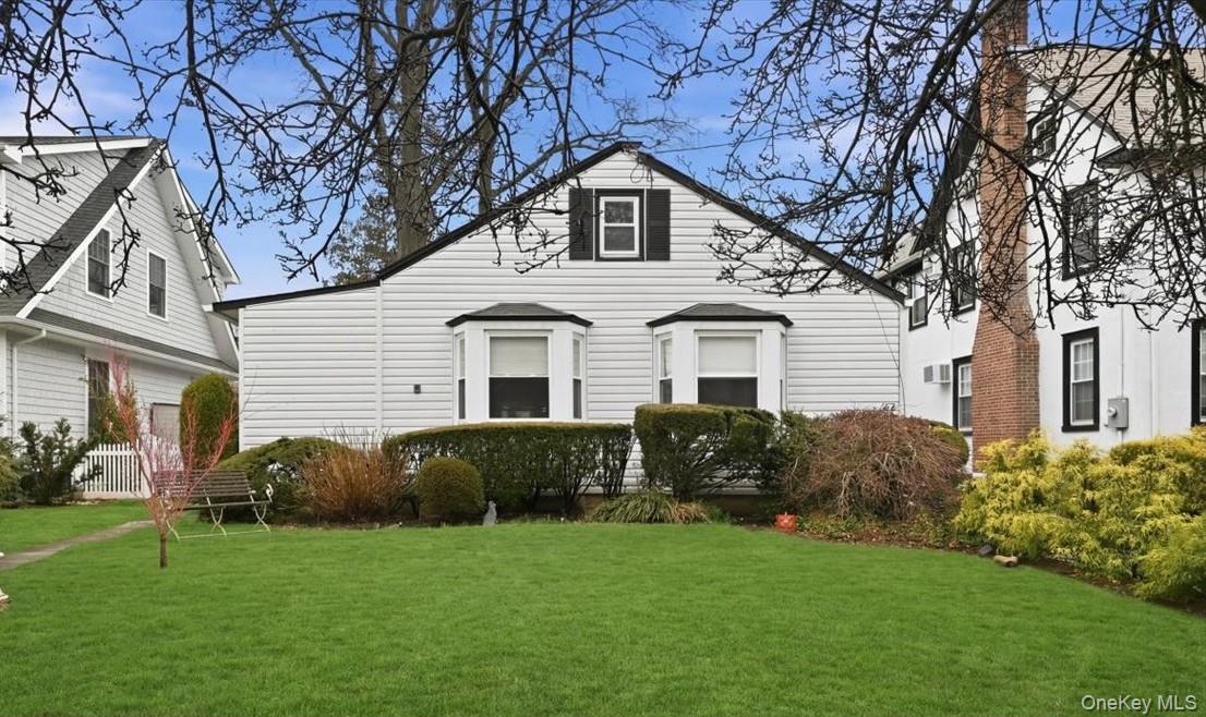 163 Elm Street, Roslyn Heights