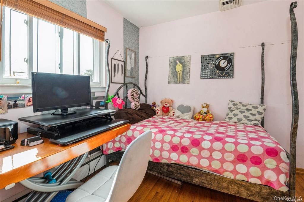 1040 Cedarhurst Street — photo 12