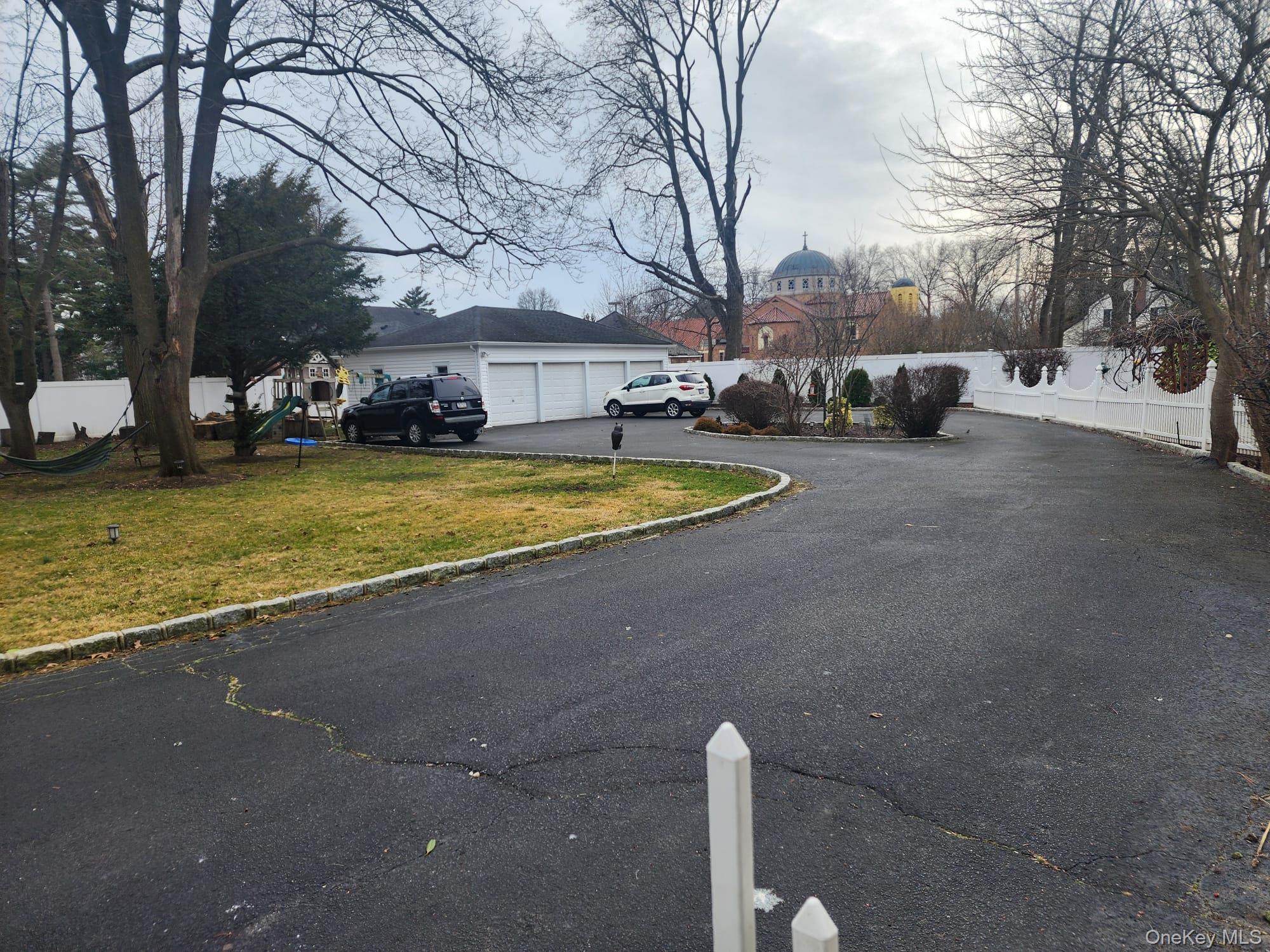 129 Hilton Avenue — photo 9