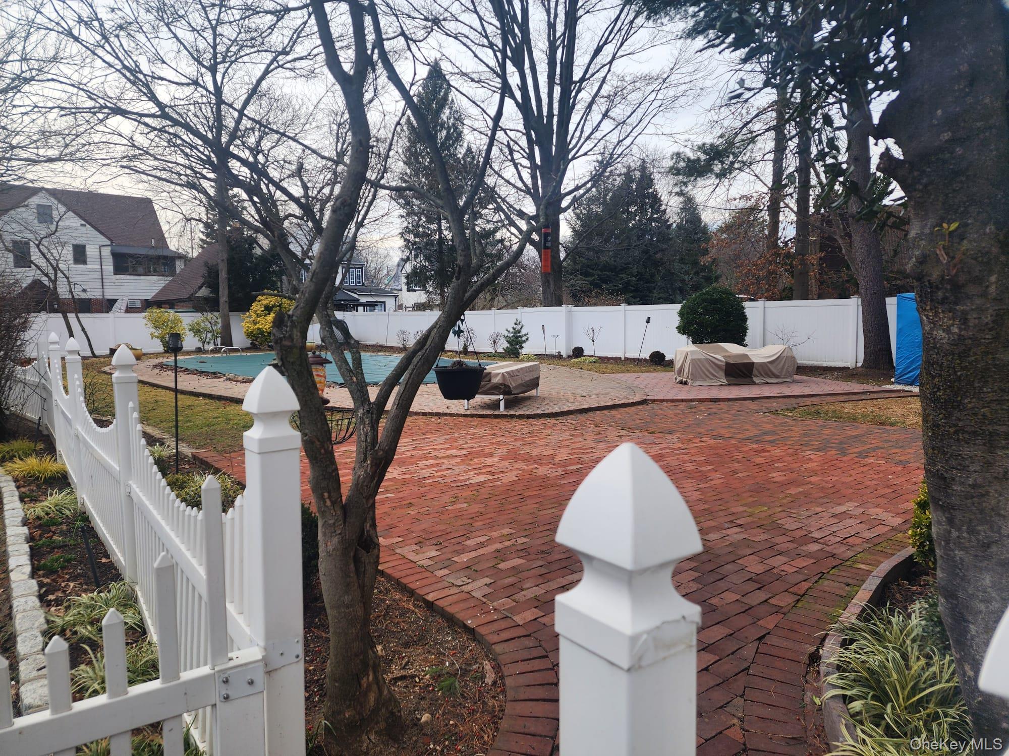 129 Hilton Avenue — photo 10