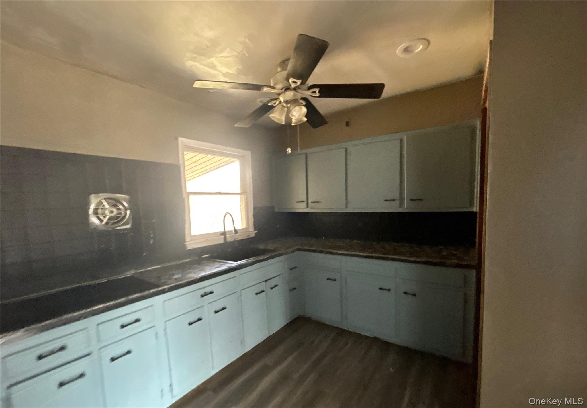 209 Moffitt Boulevard — photo 4