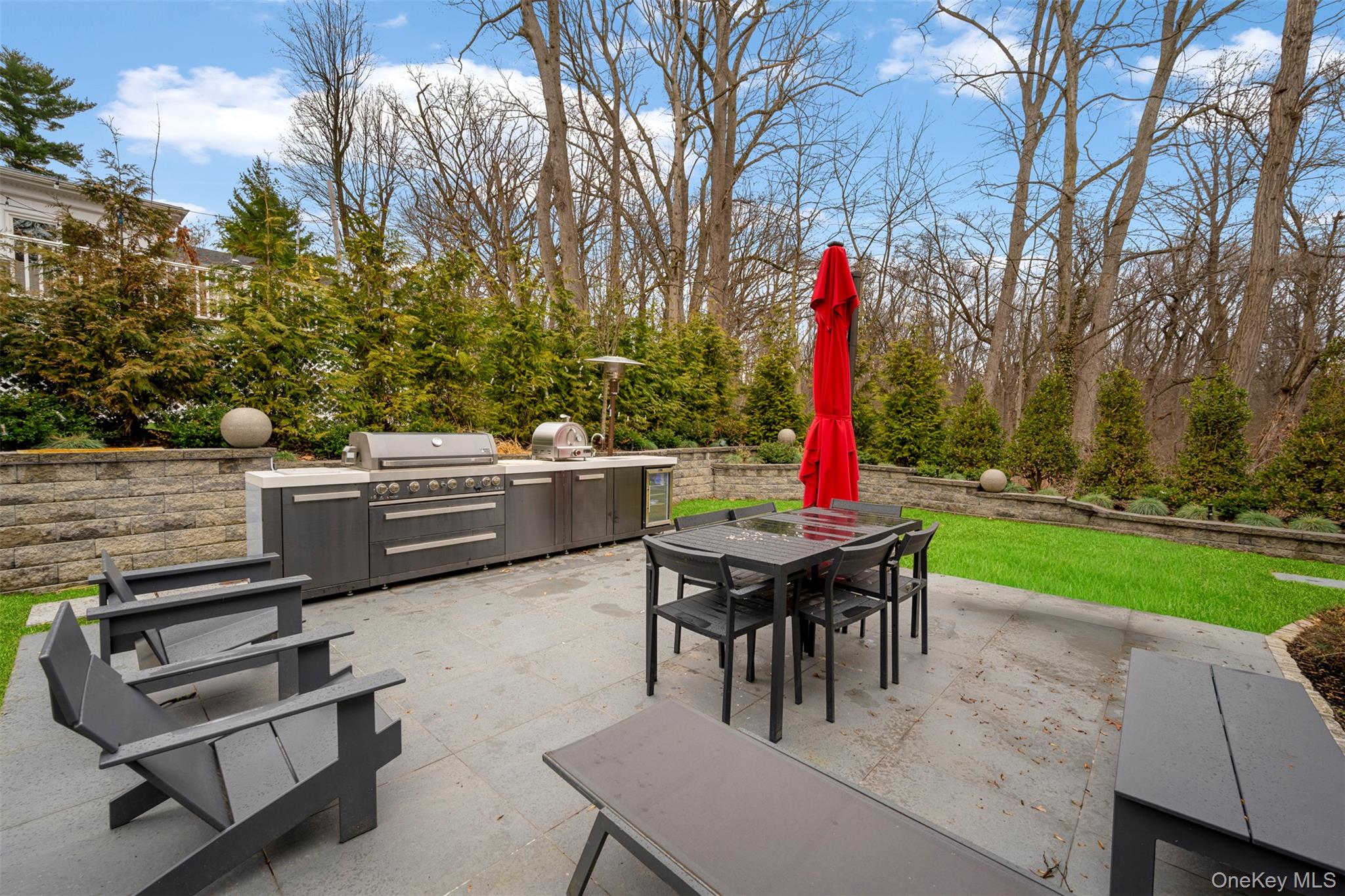 2 Hewlett Place — photo 40