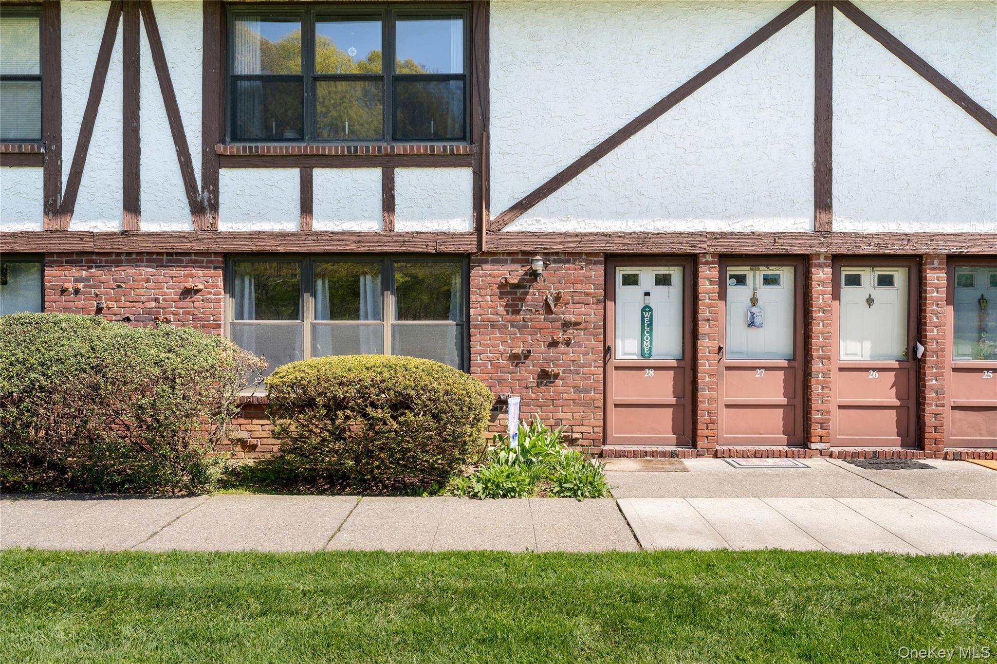 28 Bailey Court #28, Middle Island
