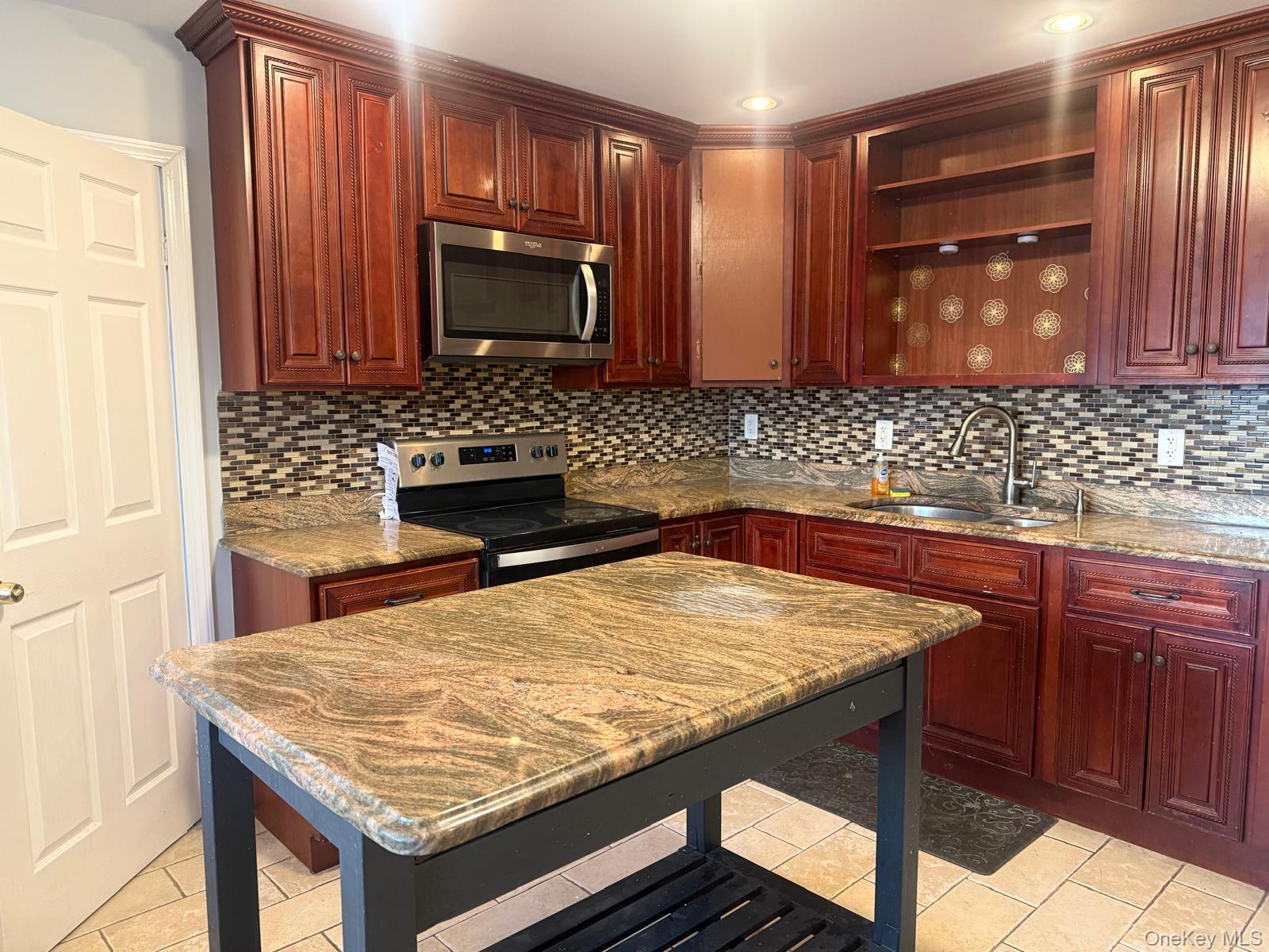 675 Long Beach Avenue — photo 8