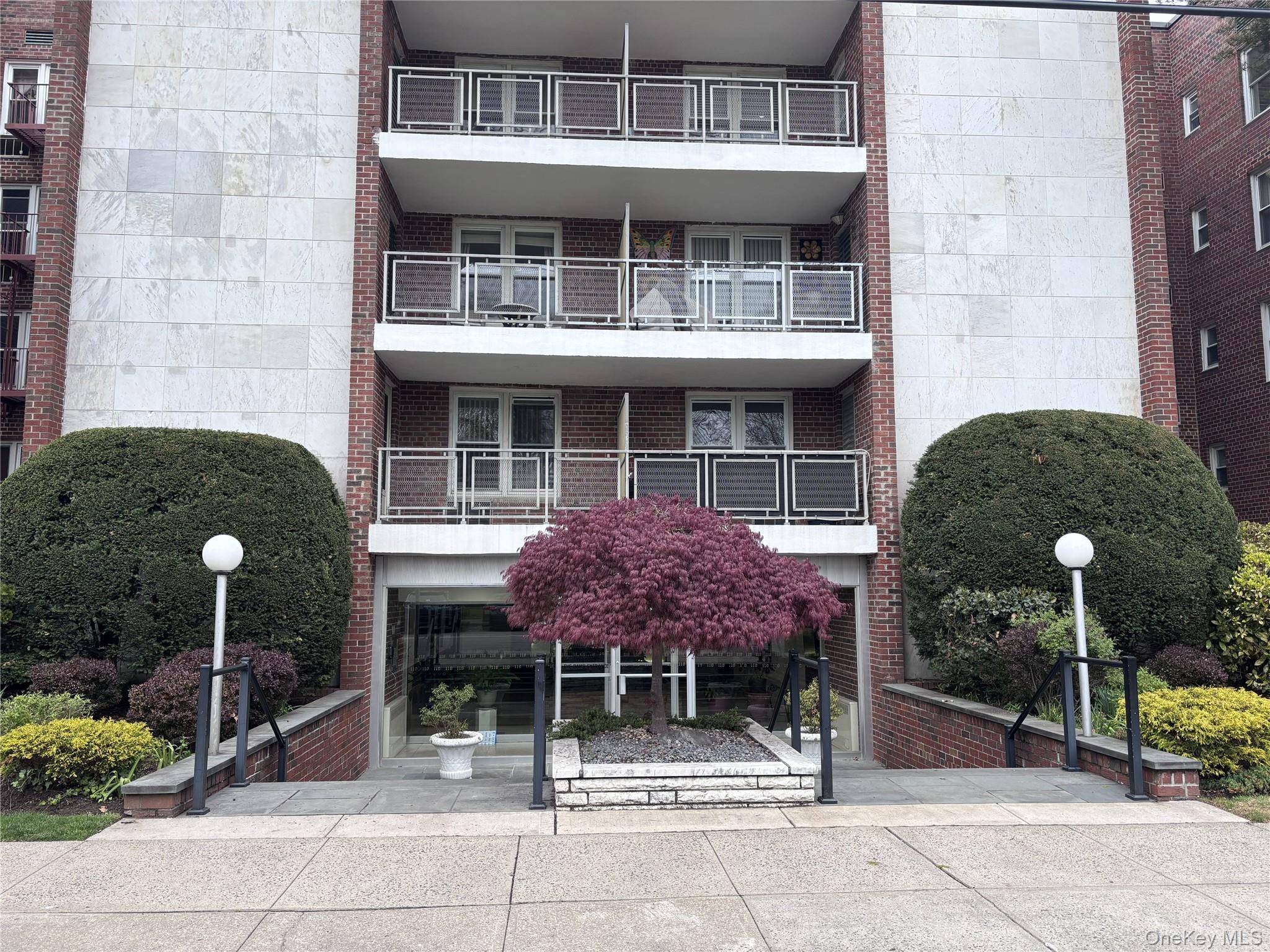 110 Brooklyn Avenue #3Q, Freeport
