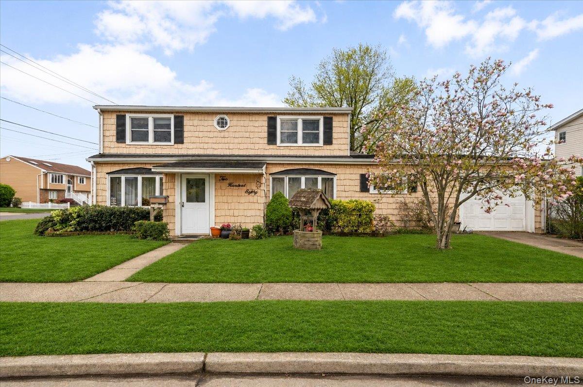 280 Division Avenue, Massapequa