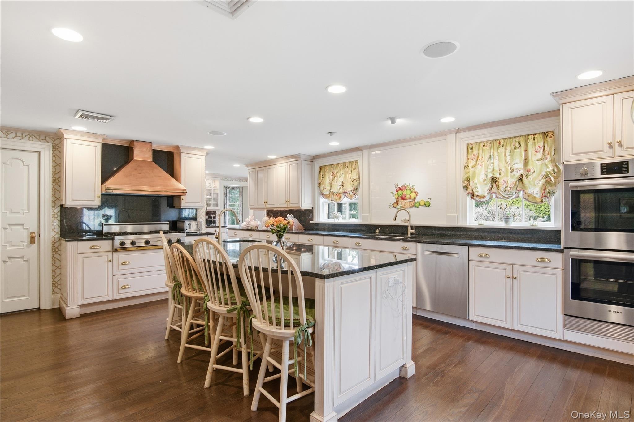 285 Piping Rock Road — photo 9