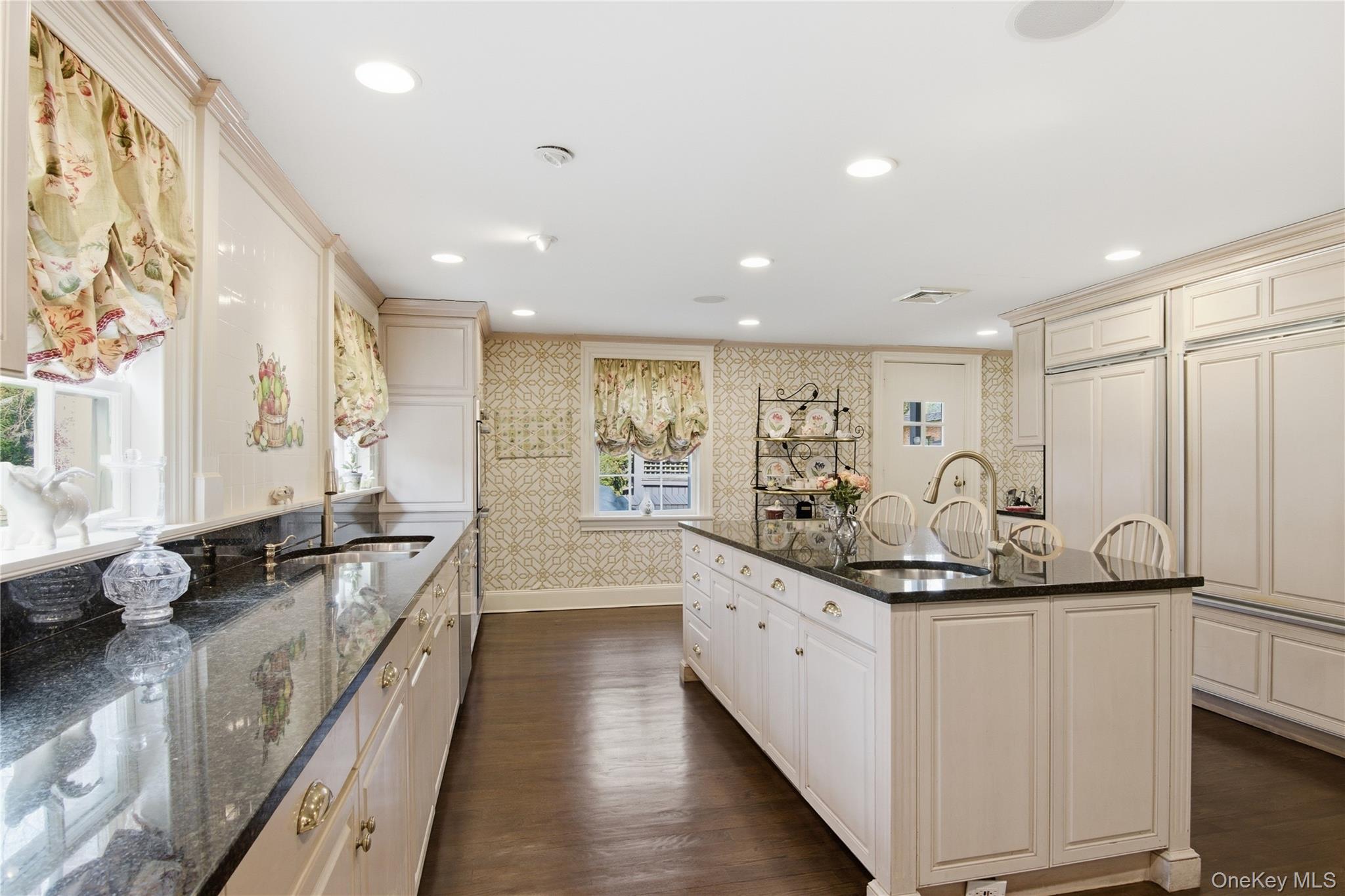 285 Piping Rock Road — photo 10