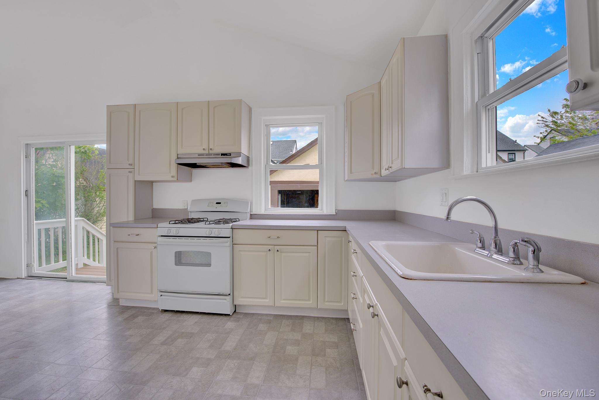234 Sycamore Street — photo 8