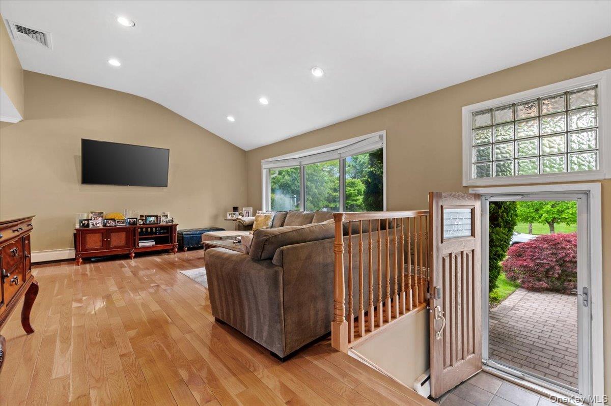 56 Middle Lane — photo 3