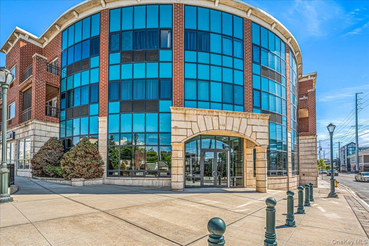 130 Post Avenue #324, Westbury