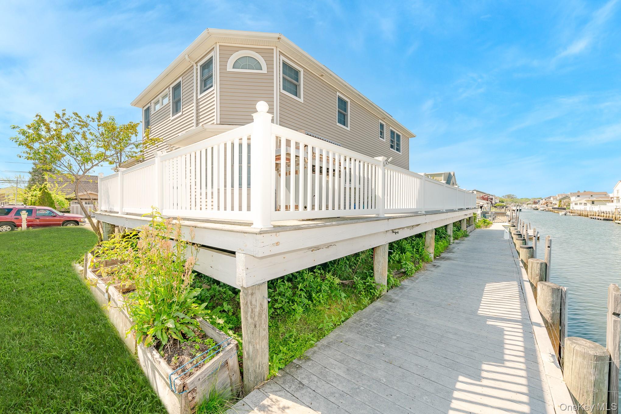 2683 Peconic Avenue — photo 38