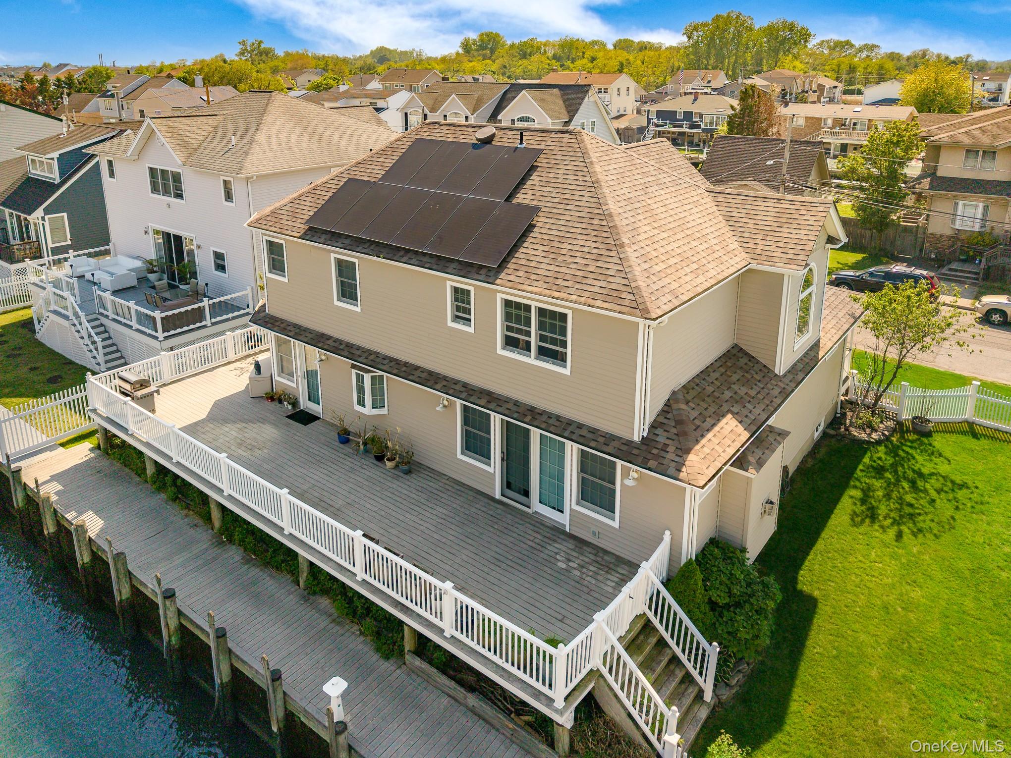 2683 Peconic Avenue — photo 48