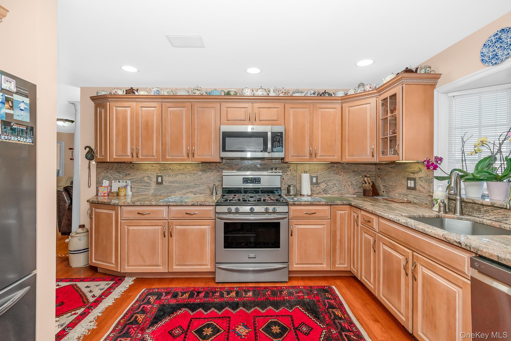 2683 Peconic Avenue — photo 10