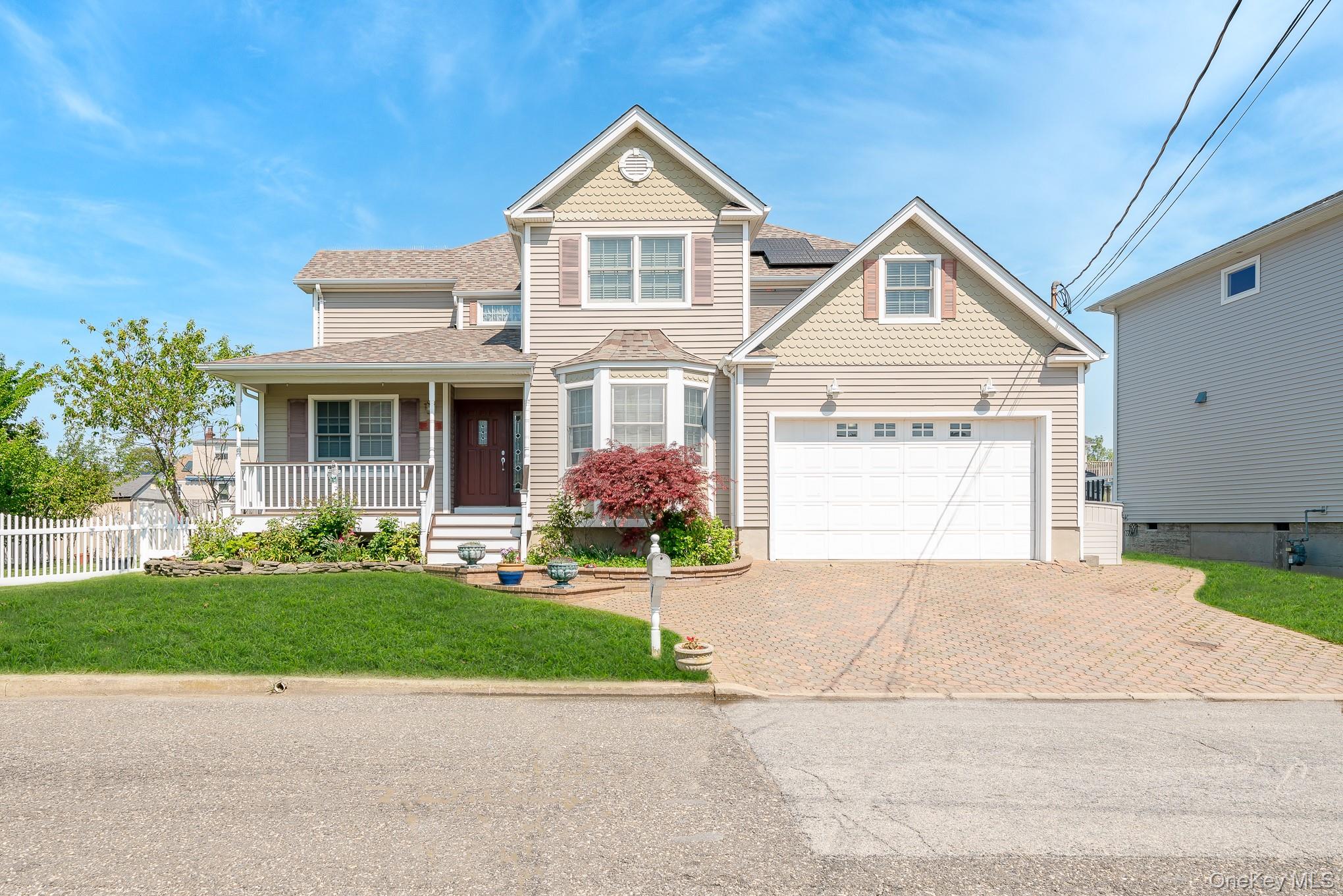 2683 Peconic Avenue, Seaford