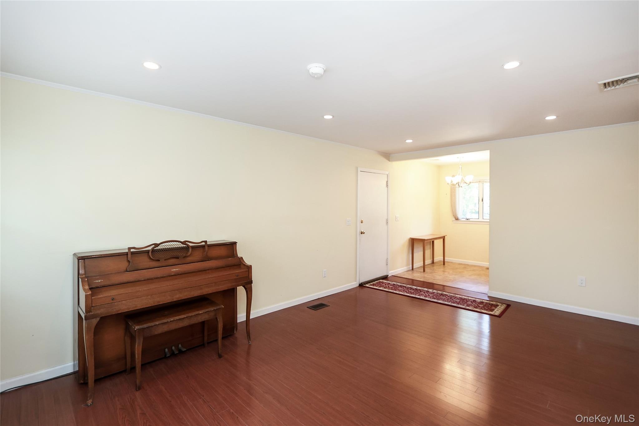 12 Ronan Road — photo 8