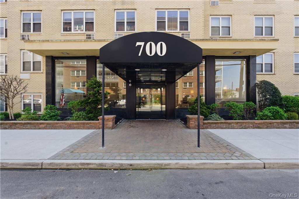 700 Shore Road #2A, Long Beach