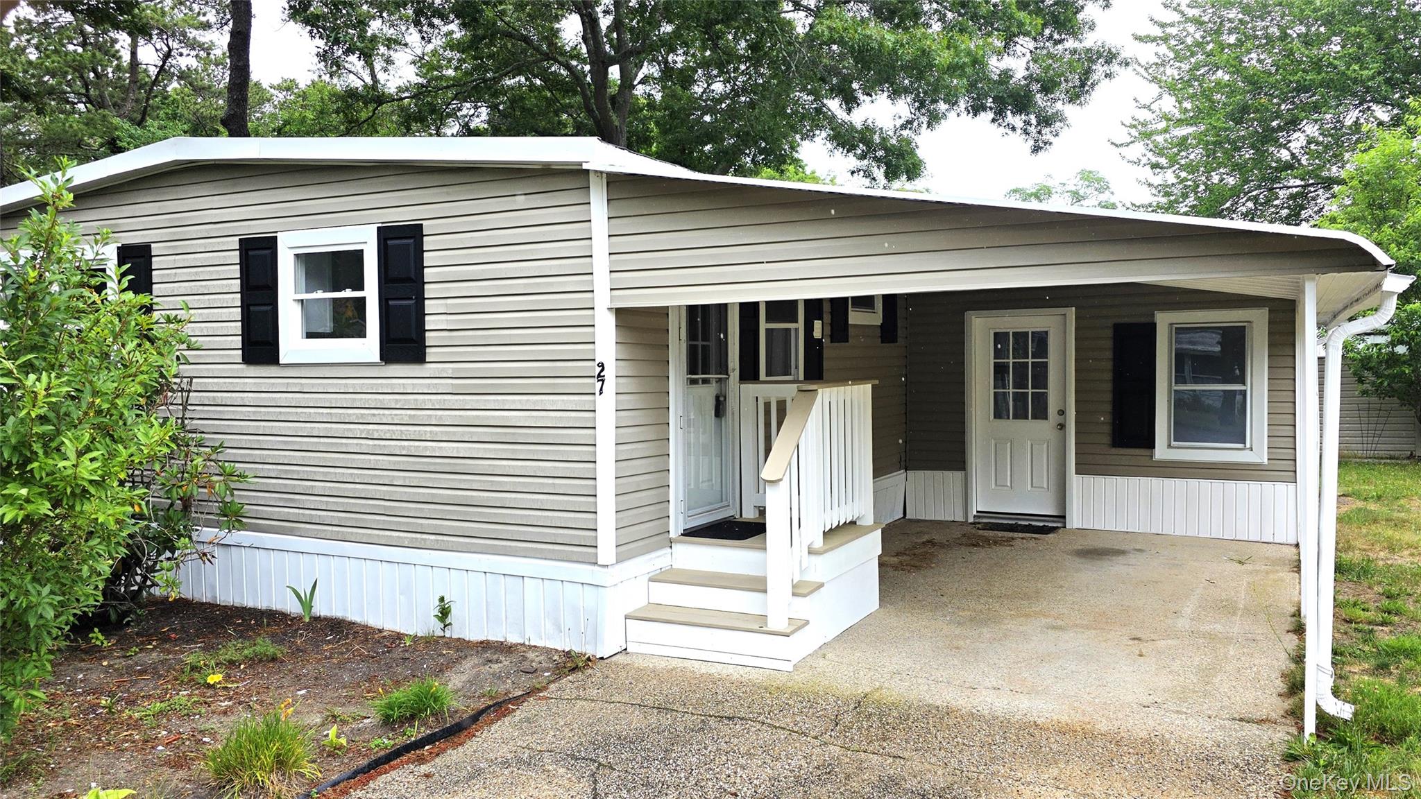 525 Riverleigh Avenue #27 Birch, Riverhead