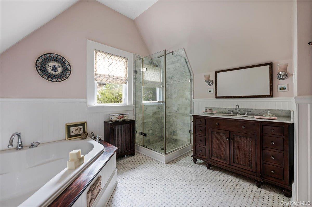 11 DeMott Avenue — photo 16